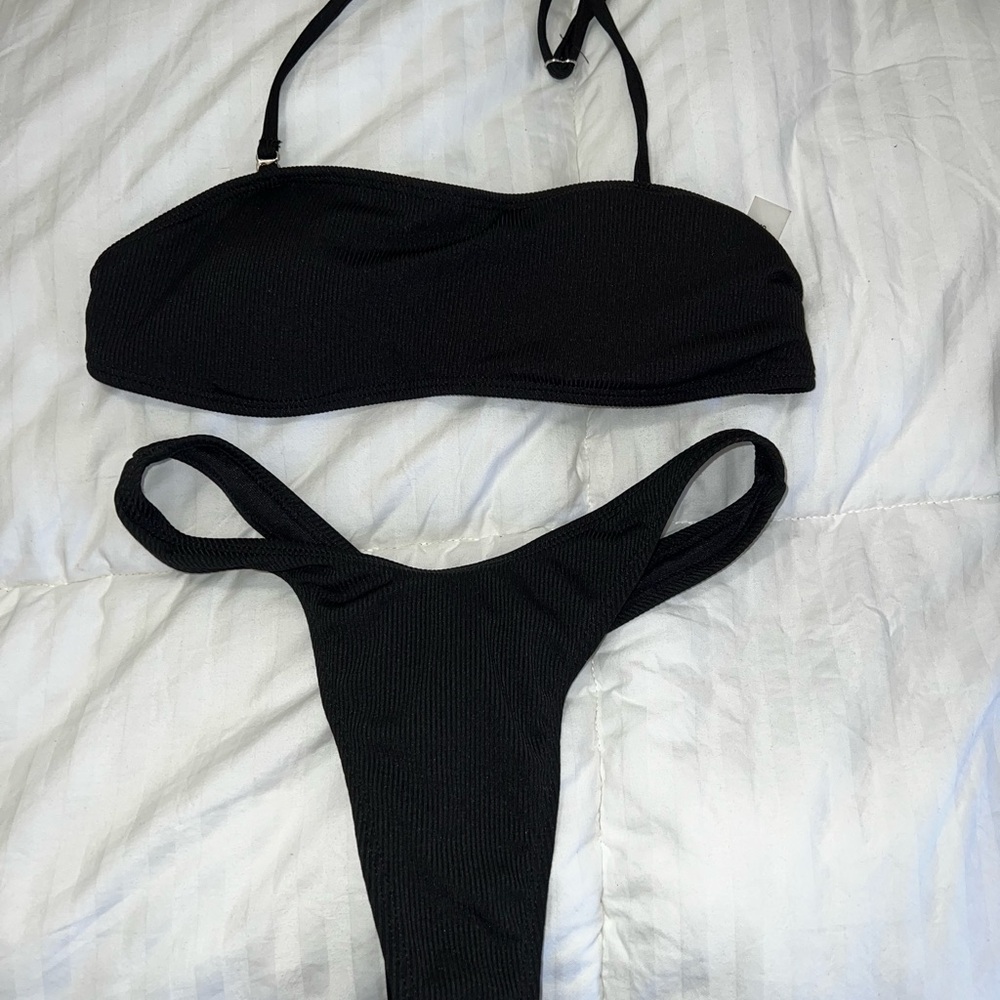 SHEIN Black Minimalist Bandeau Bikini